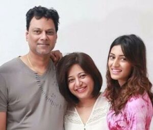 Erica Fernandes with her parents