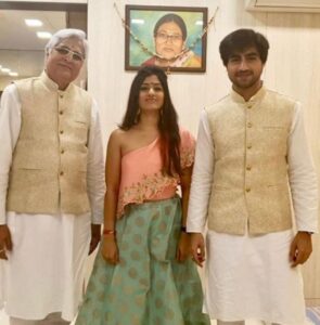 Harshad Chopda with his father & sister