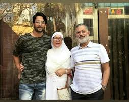 Shaheer Sheikh with his parents