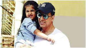 Akshay Kumar with his daughter