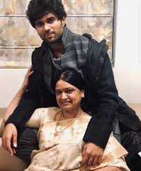 Vijay Devarakonda with his mother
