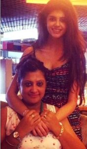 Sanjana Sanghi with her mother