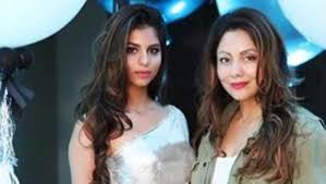 Suhana Khan with her mother