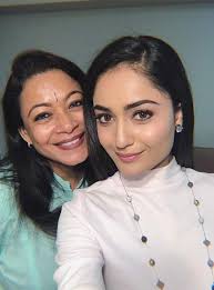 Tridha Choudhury with her mother