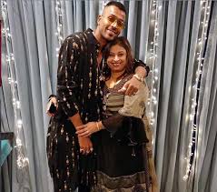 Hardik Pandya with his mother