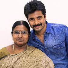 sivakarthikeyan with his mother