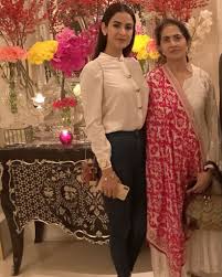 Sonal Chauhan with her mother