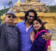 Thakur Anoop Singh with his parents