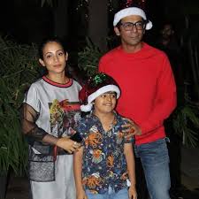 Sunil Grover with his wife & son