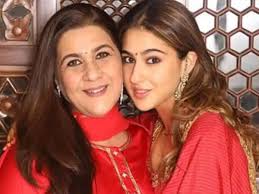 Sara Ali Khan with her mother