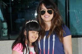 Mahima Chaudhry with her daughter