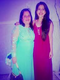 Simran Pareenja with her mother