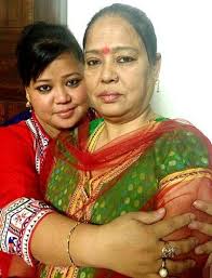 Bharti Singh with her mother