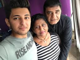 Darshan Raval with his parents