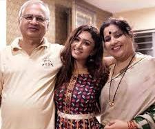 Farnaz Shetty with her parents