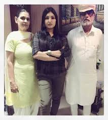 Anmol Gagan Maan with her parents