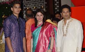 Arjun Tendulkar with his parents
