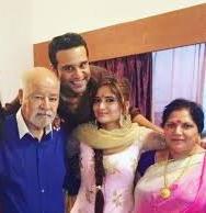 Krishna Abhishek with his family