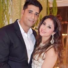 Mohsin Akhtar Mir with his wife