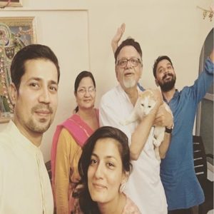 Sumeet Vyas with his family