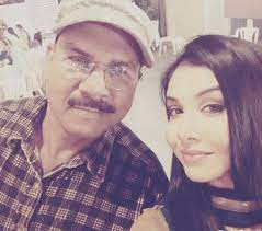 Tanu Khan with her father