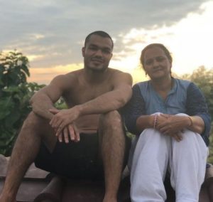 Vikas Krishan Yadav with his mother
