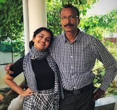 Anupama Parameswaran with her father