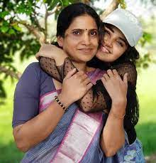Anupama Parameswaran with her mother 