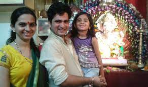 Sushant Shelar with his wife & daughter