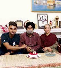 Ravneet Singh with his parents