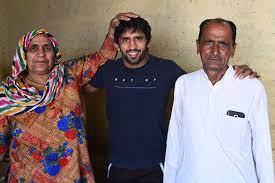Bajrang Punia with his parents