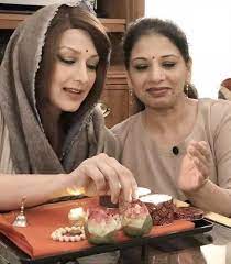 Sonali Bendre with her sister Rupa