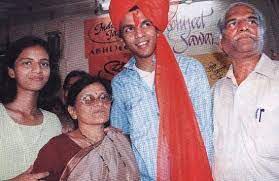 Abhijeet Sawant with his parents